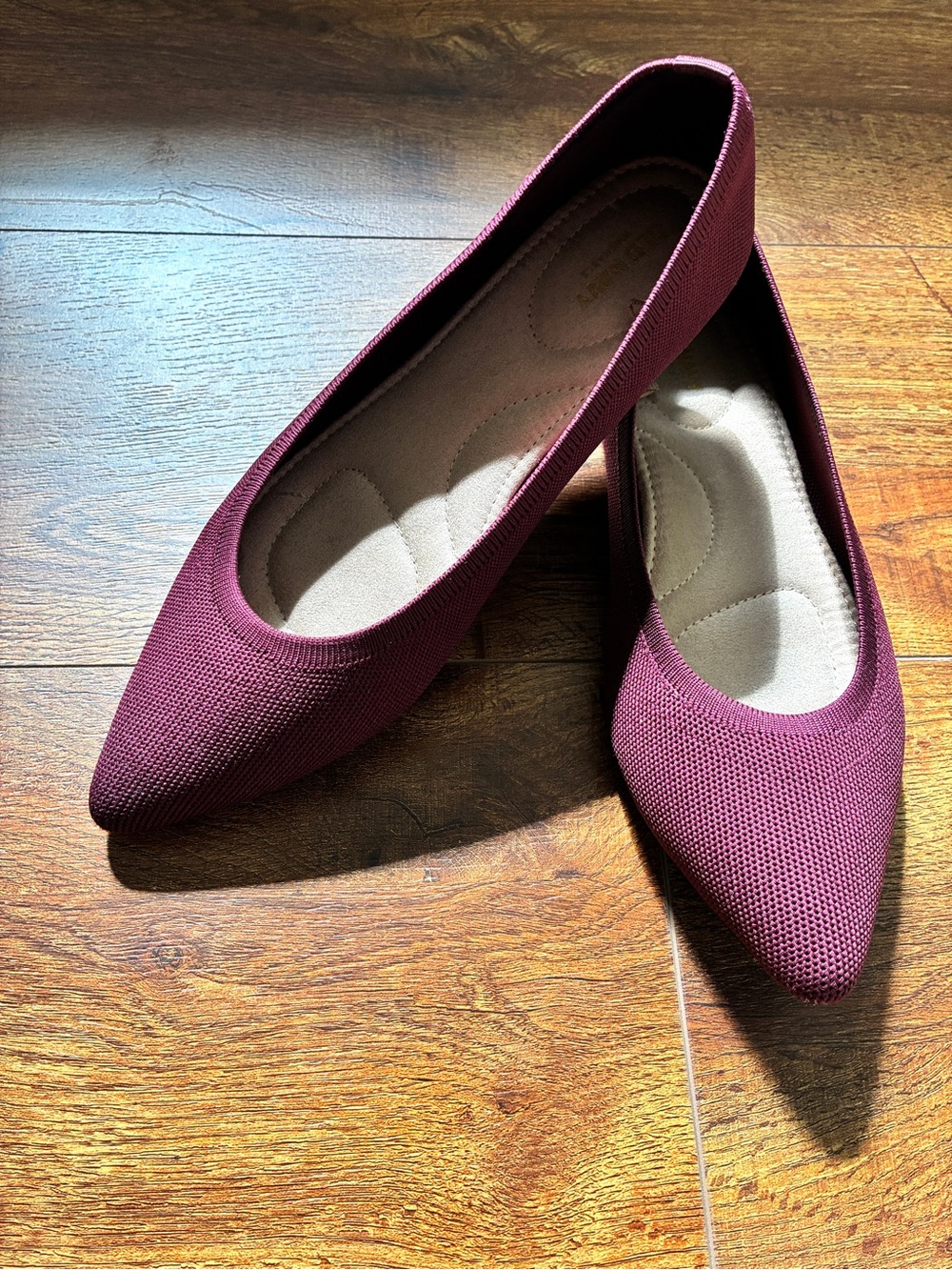 Old Navy Pointed Toe Women's Ballet Flats in Wine